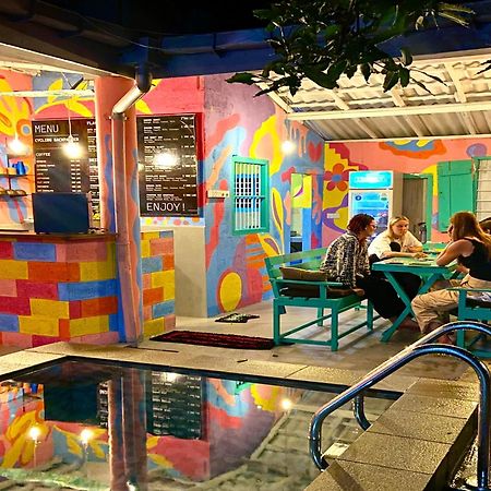Cycling Backpacker Hostel & Cafe Unawatuna Esterno foto