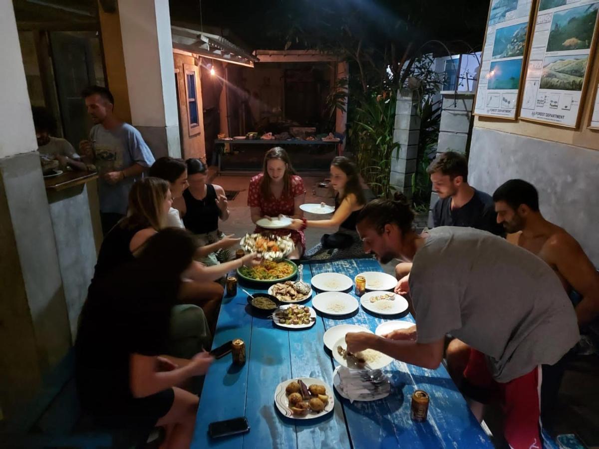 Cycling Backpacker Hostel & Cafe Unawatuna Esterno foto