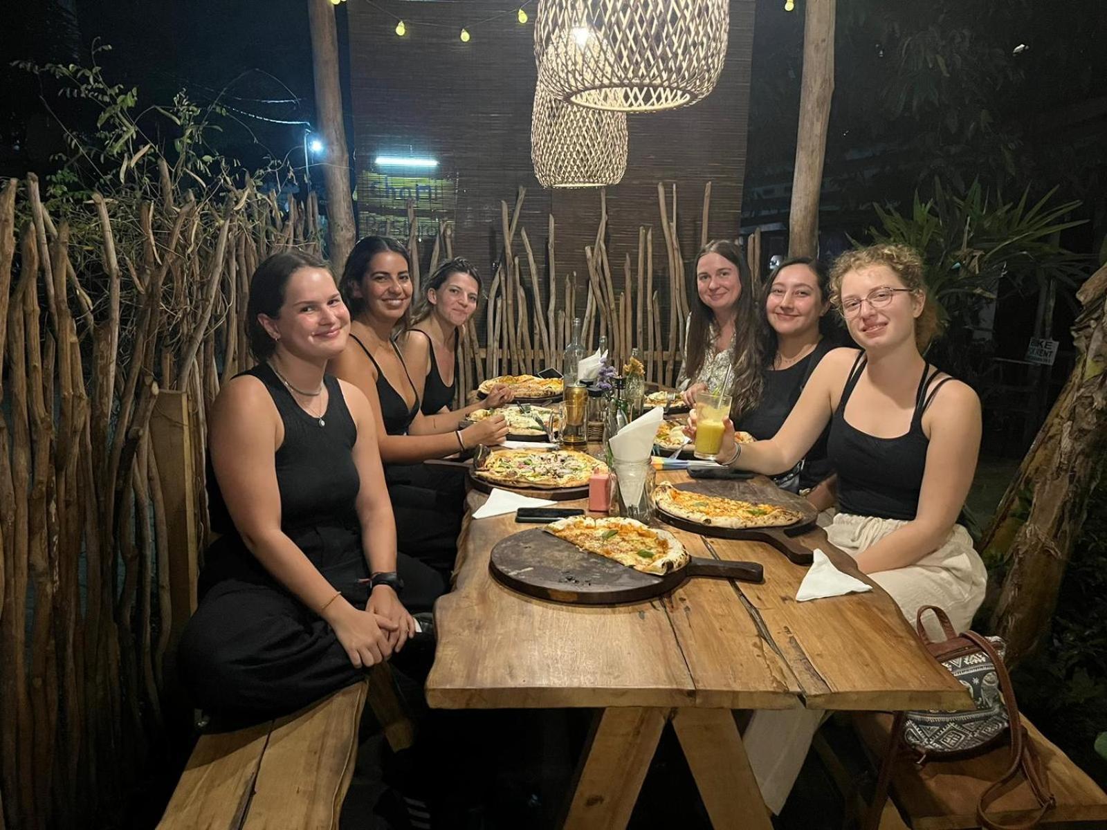 Cycling Backpacker Hostel & Cafe Unawatuna Esterno foto
