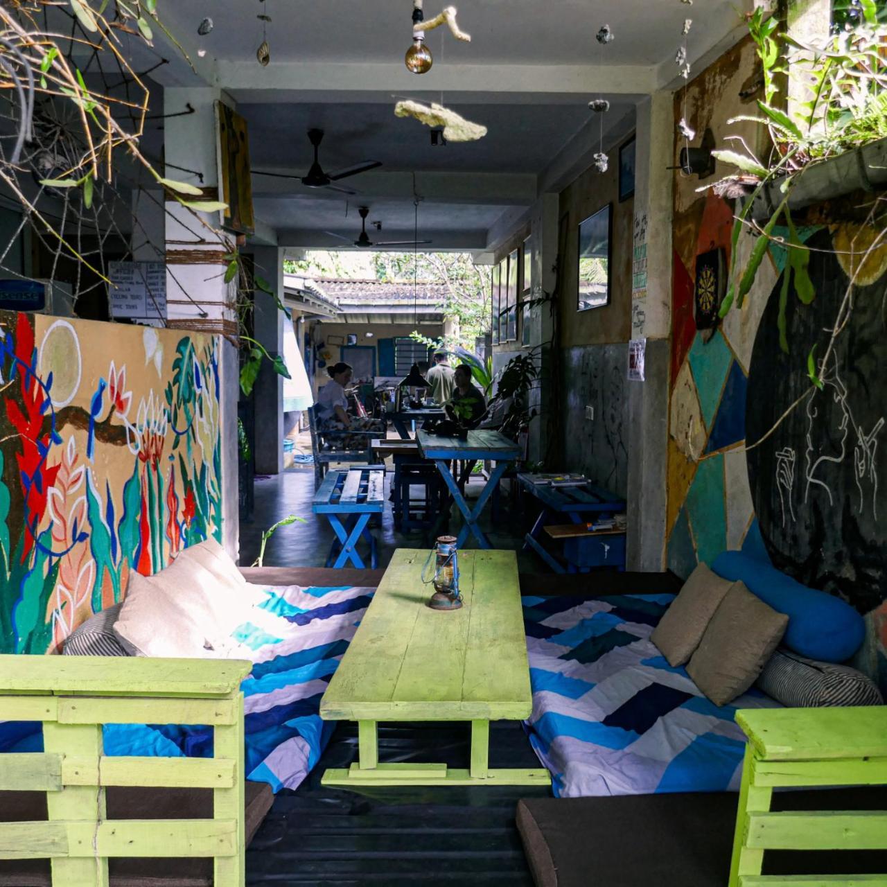 Cycling Backpacker Hostel & Cafe Unawatuna Esterno foto