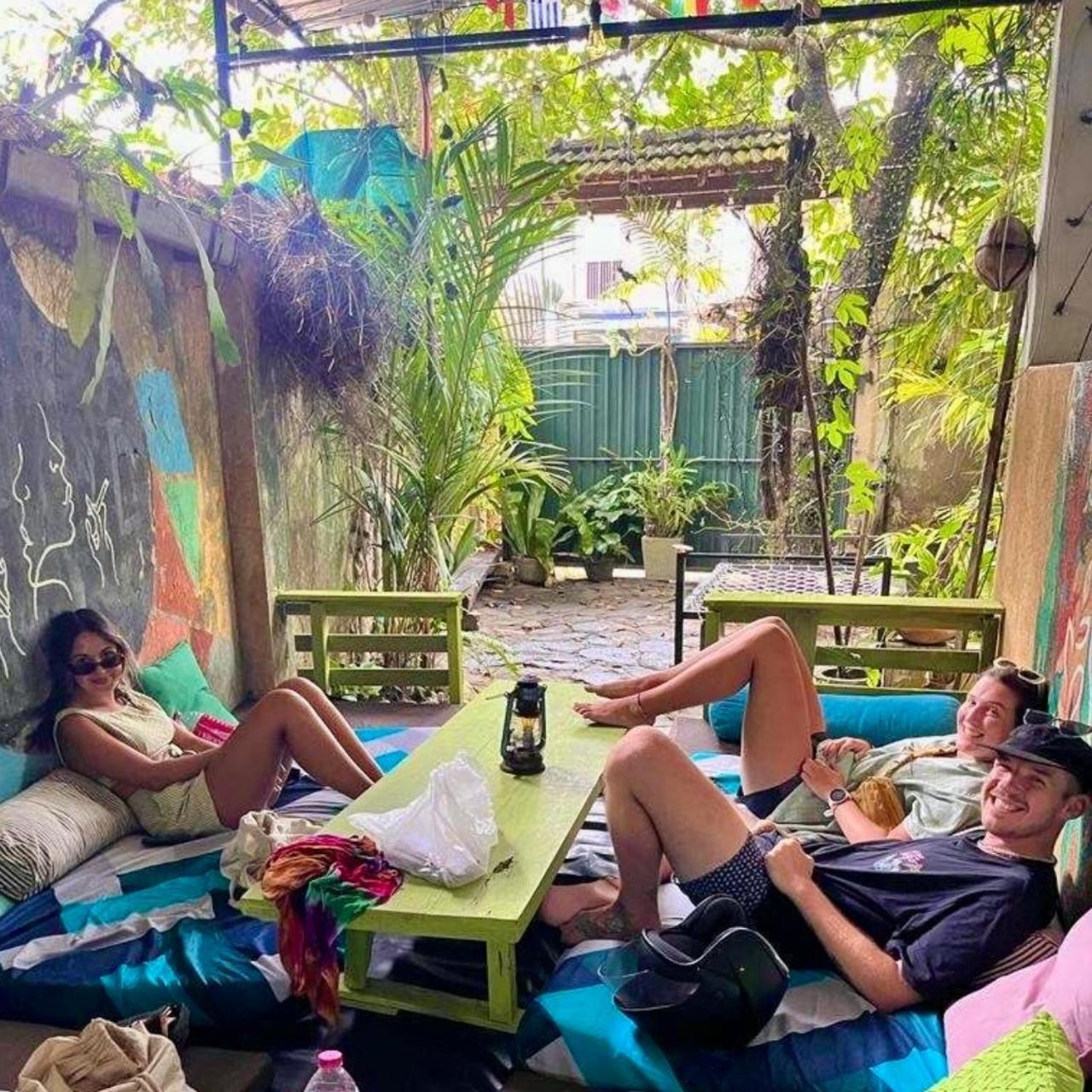 Cycling Backpacker Hostel & Cafe Unawatuna Esterno foto