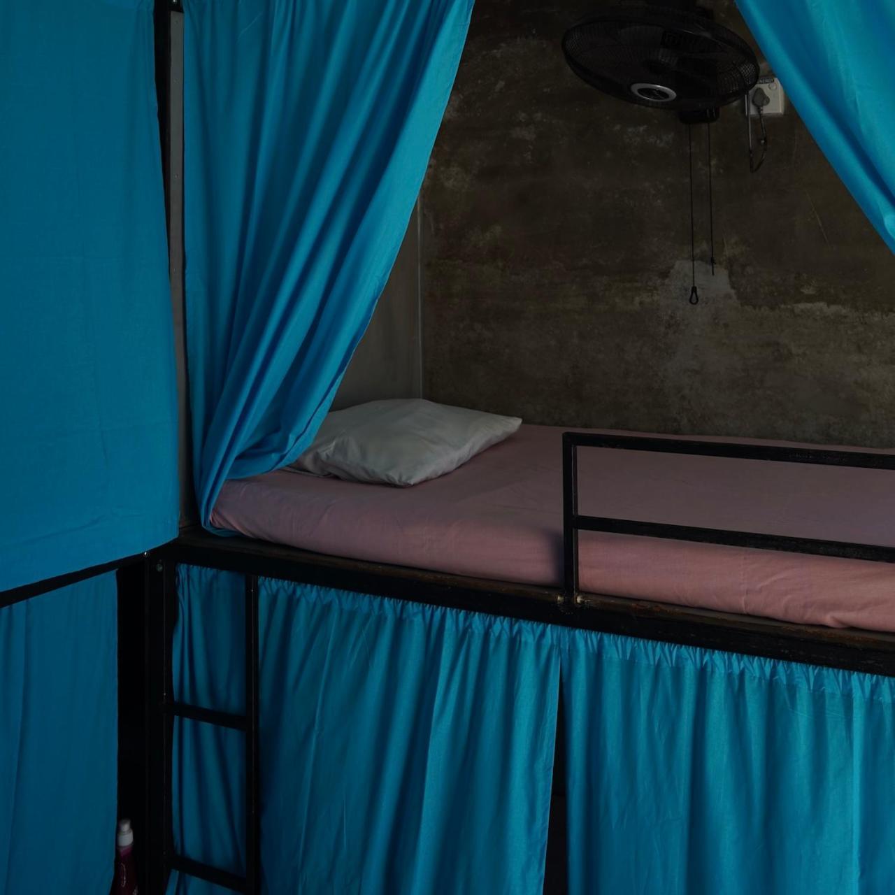Cycling Backpacker Hostel & Cafe Unawatuna Esterno foto