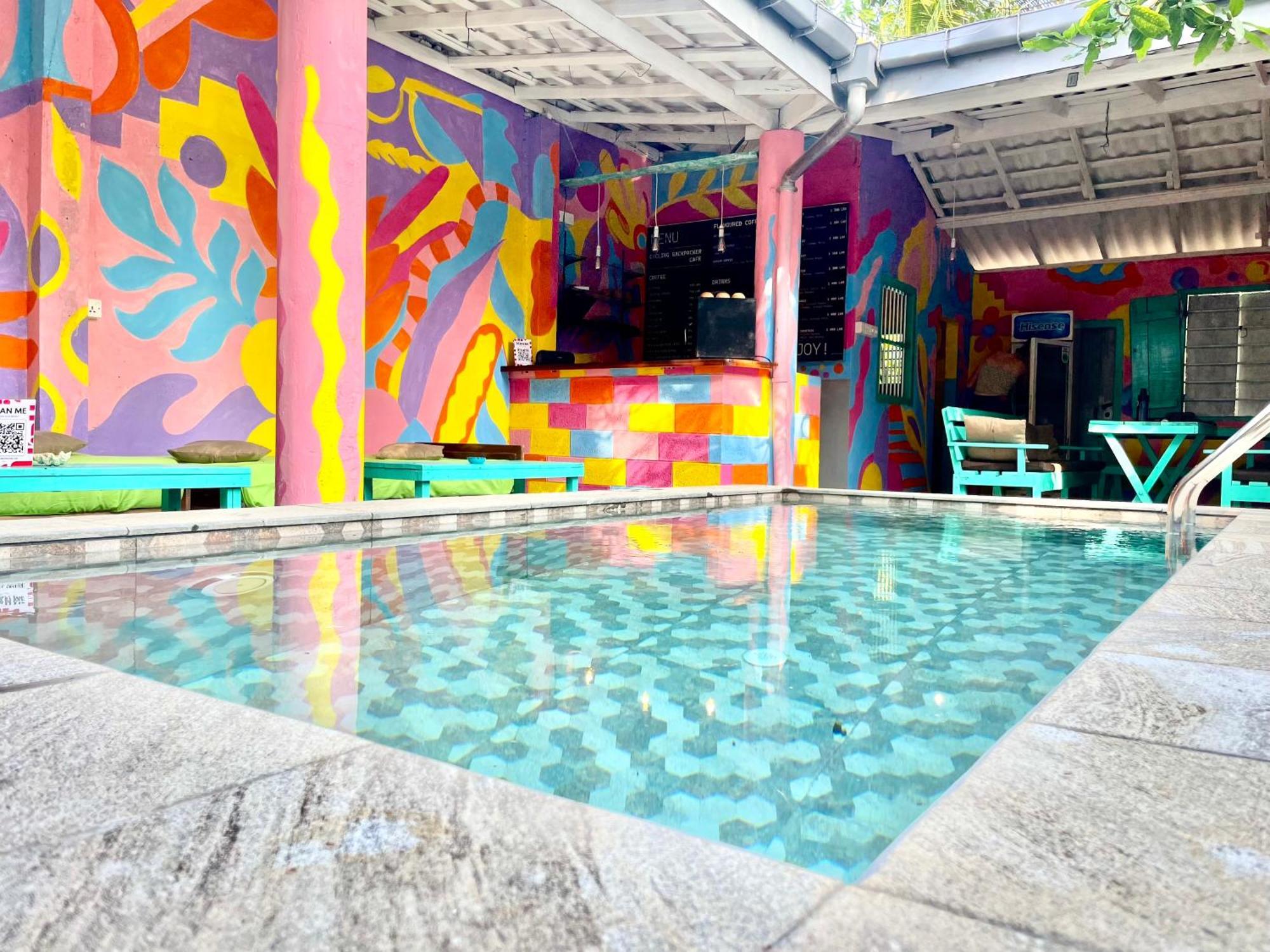 Cycling Backpacker Hostel & Cafe Unawatuna Esterno foto
