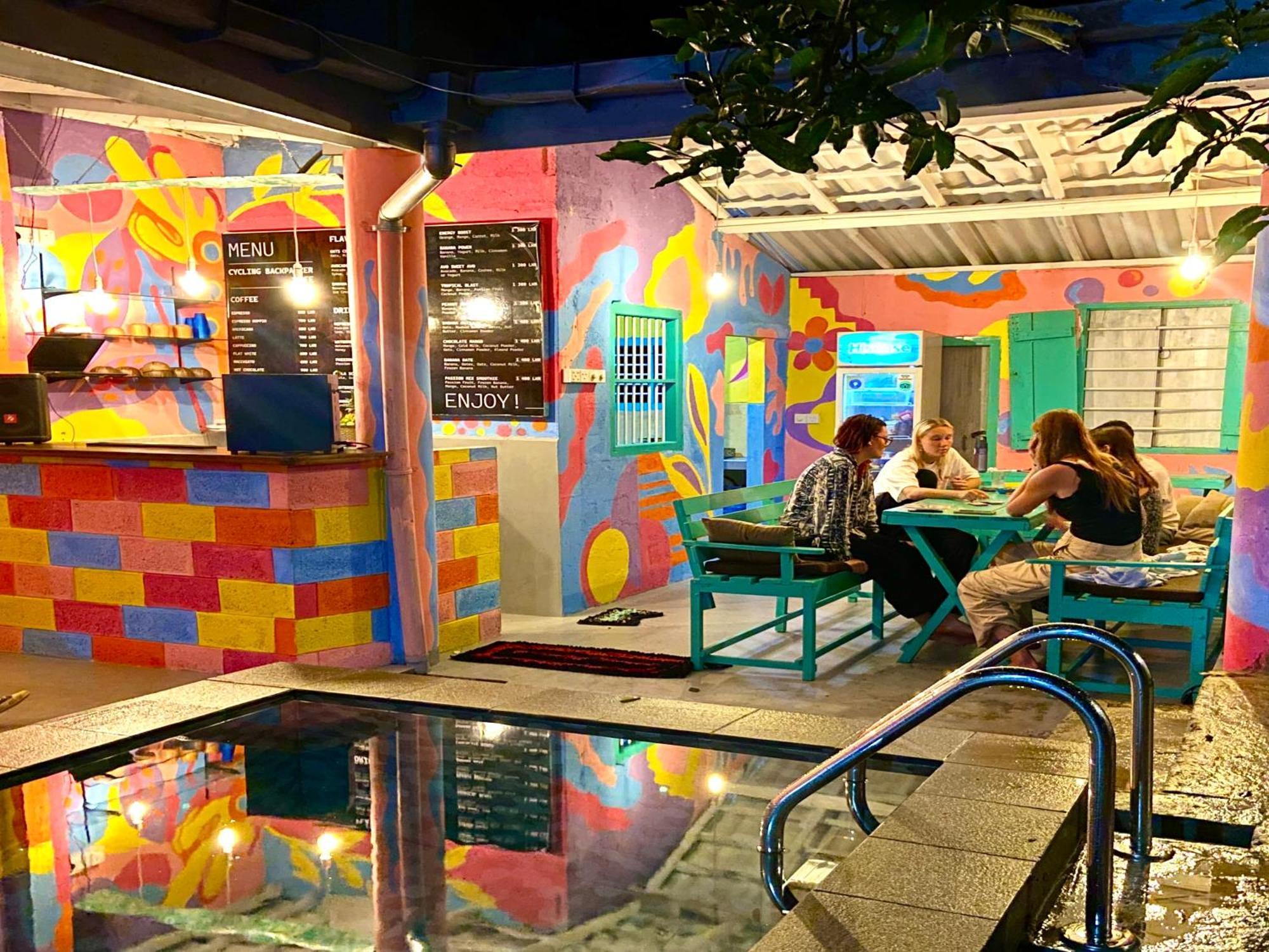 Cycling Backpacker Hostel & Cafe Unawatuna Esterno foto