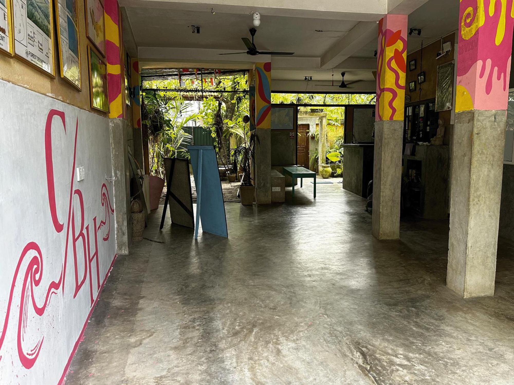 Cycling Backpacker Hostel & Cafe Unawatuna Esterno foto