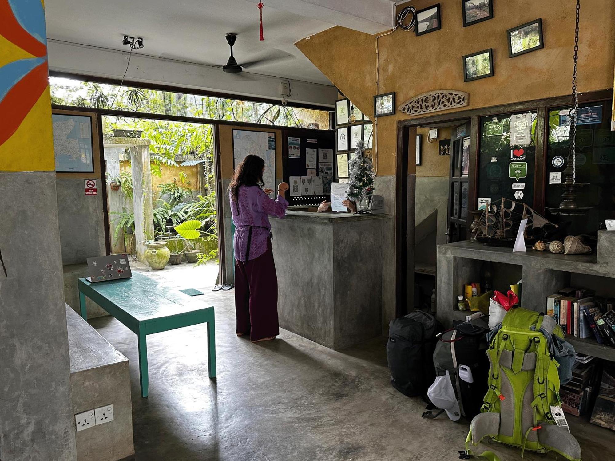 Cycling Backpacker Hostel & Cafe Unawatuna Esterno foto
