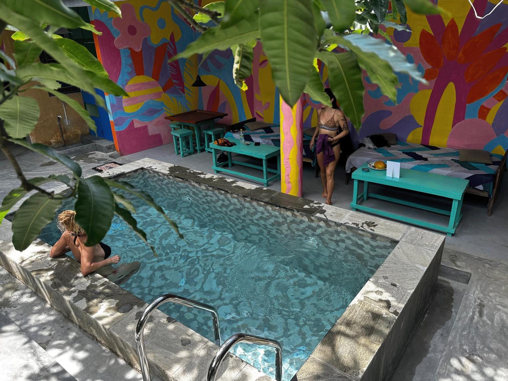 Cycling Backpacker Hostel & Cafe Unawatuna Esterno foto