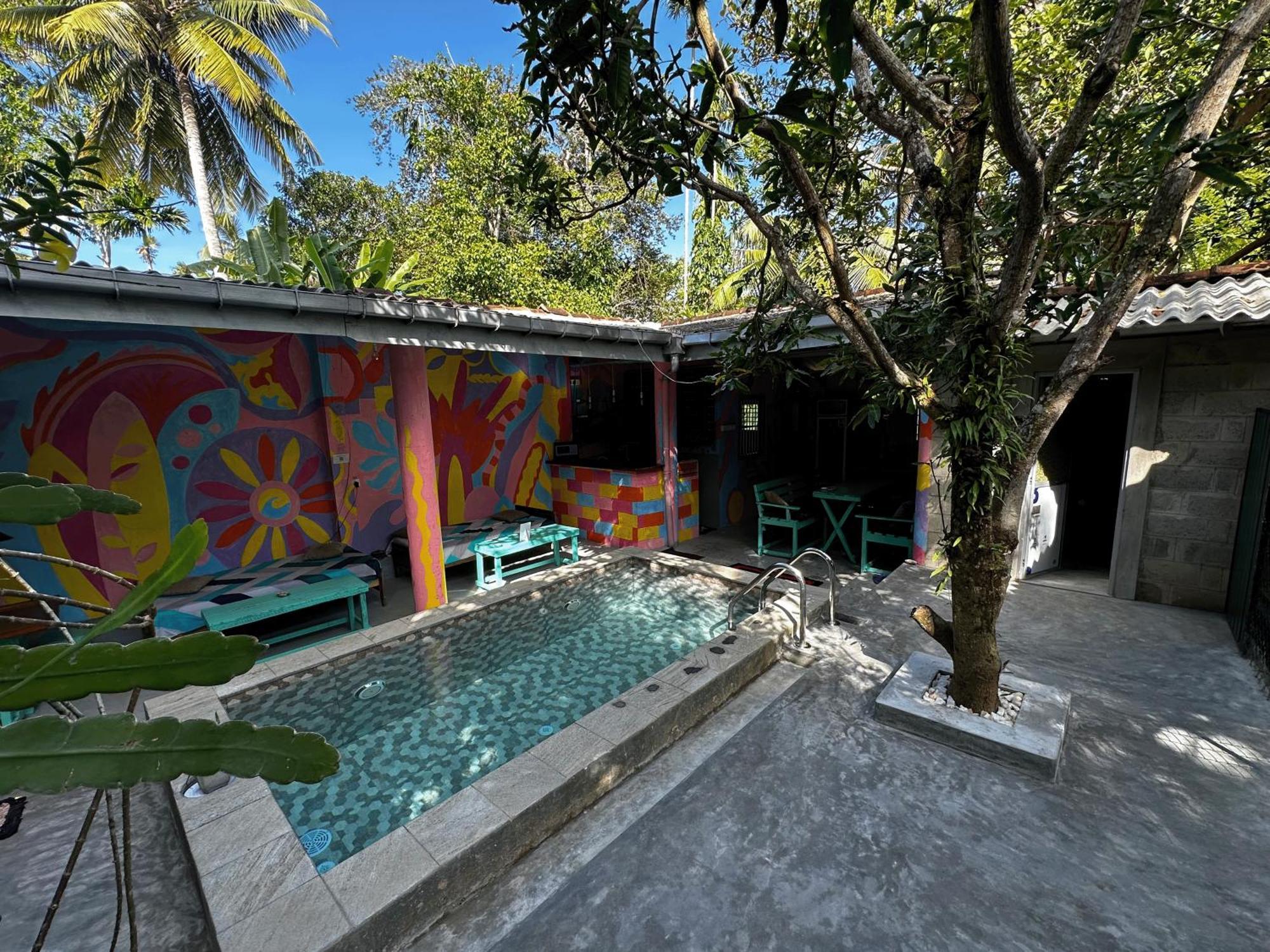 Cycling Backpacker Hostel & Cafe Unawatuna Esterno foto
